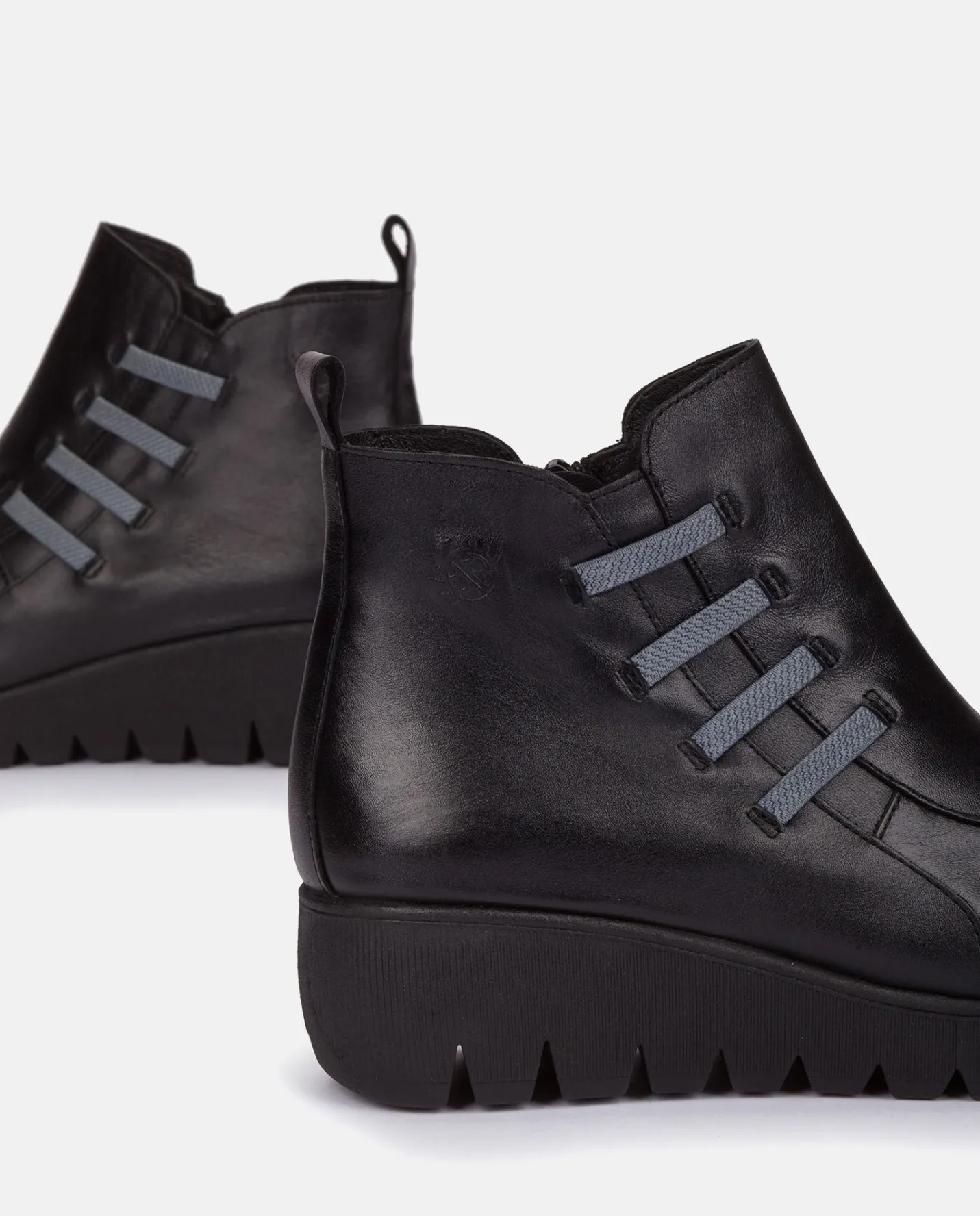 botn_plano_atenas__negro_2.webp Yokono Botín Plano Atenas 033 Negro | Mujer Botines