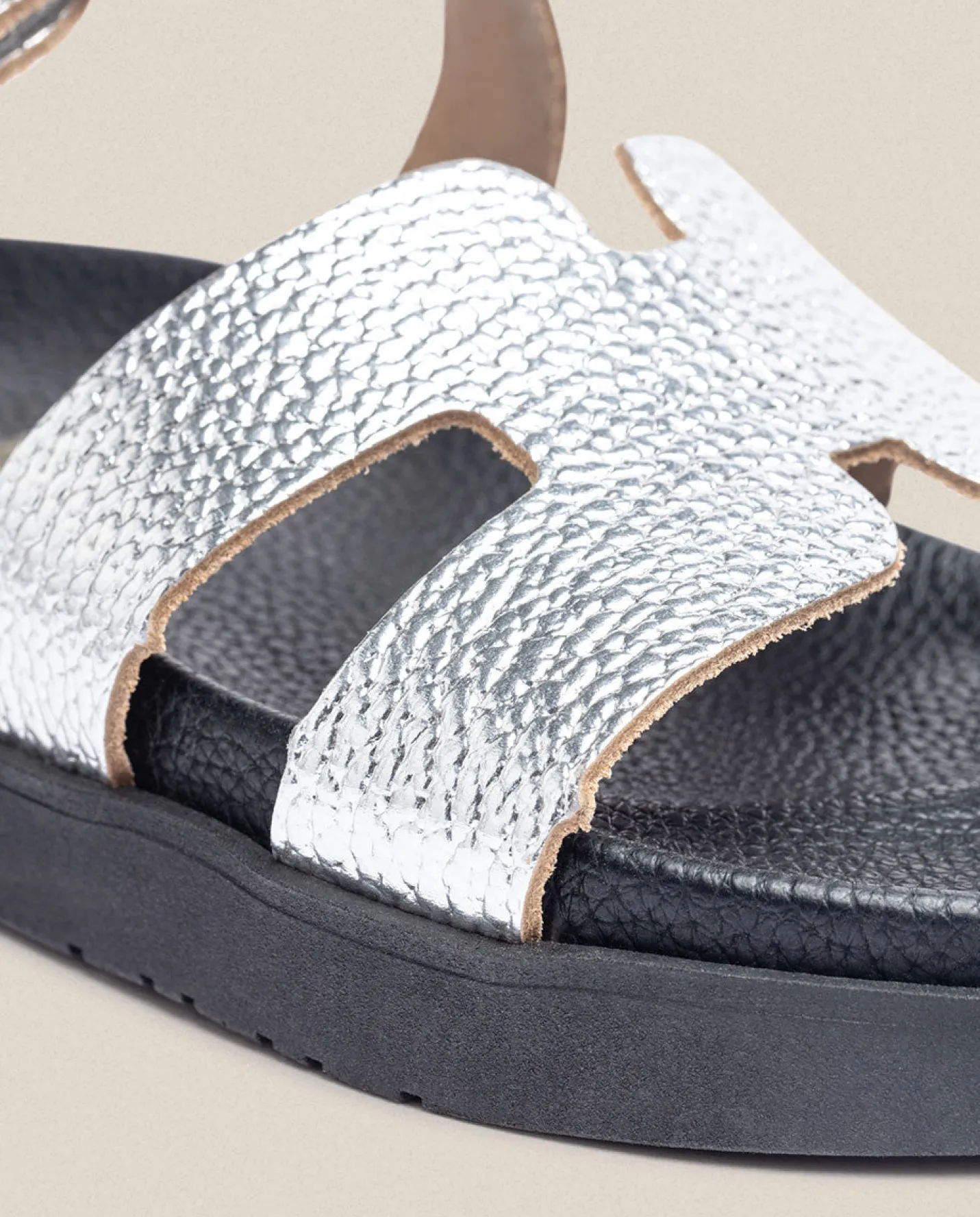 sandalia_plana_morena__pl_2.webp Yokono Sandalia Plana Morena 125 Plata | Mujer Sandalias Planas